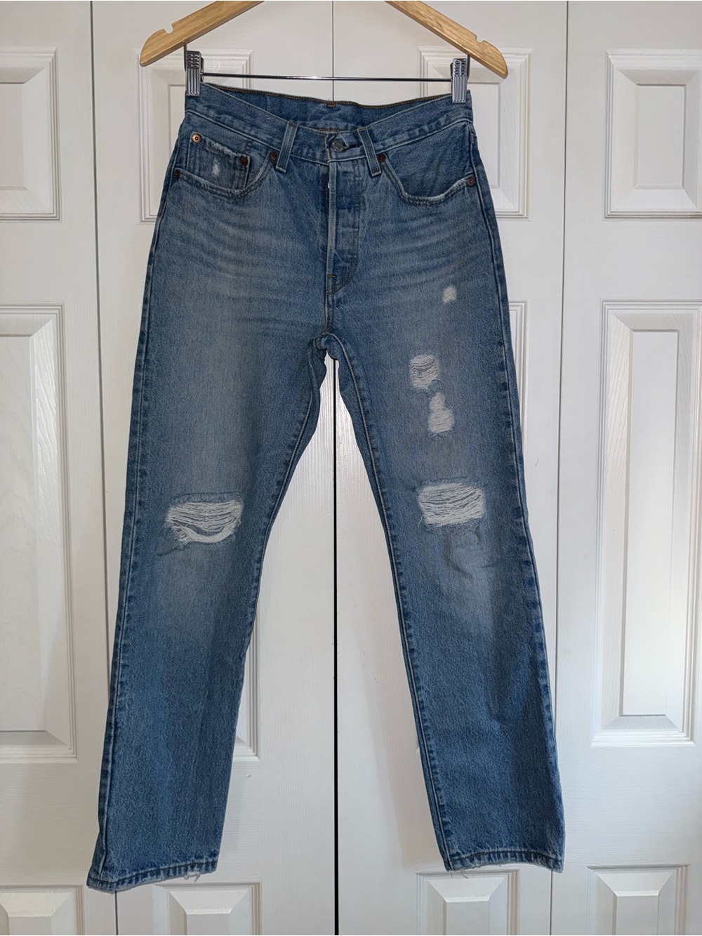 Levi’s 501 distressed Jean size 26/L30